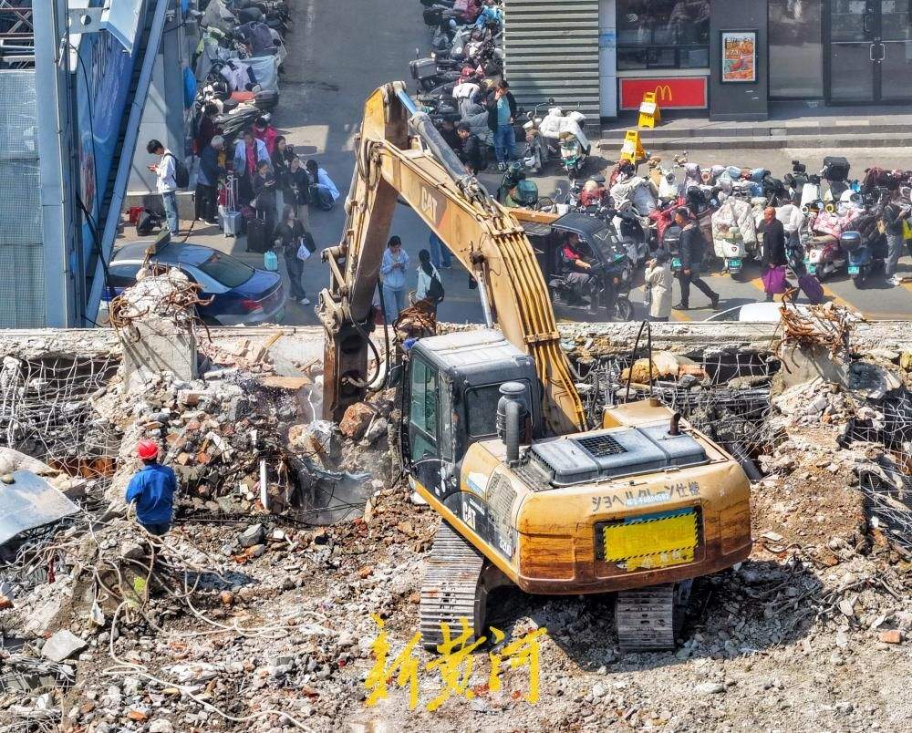 济南天龙大厦整体拆除工作已近尾声,预计本月中下旬完成