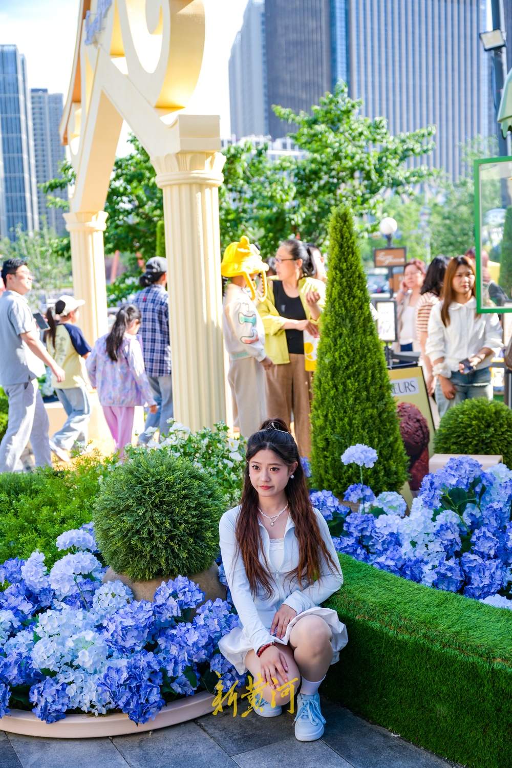 济南经十路旁现沉浸式潮流街区，文艺氛围吸引众多年轻人打卡