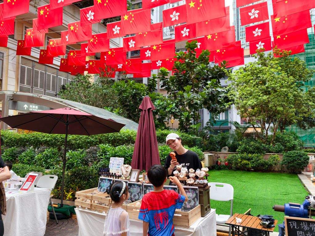 长假客流涌动 玩法迭代出新——香港国庆假期旅游市场观察
