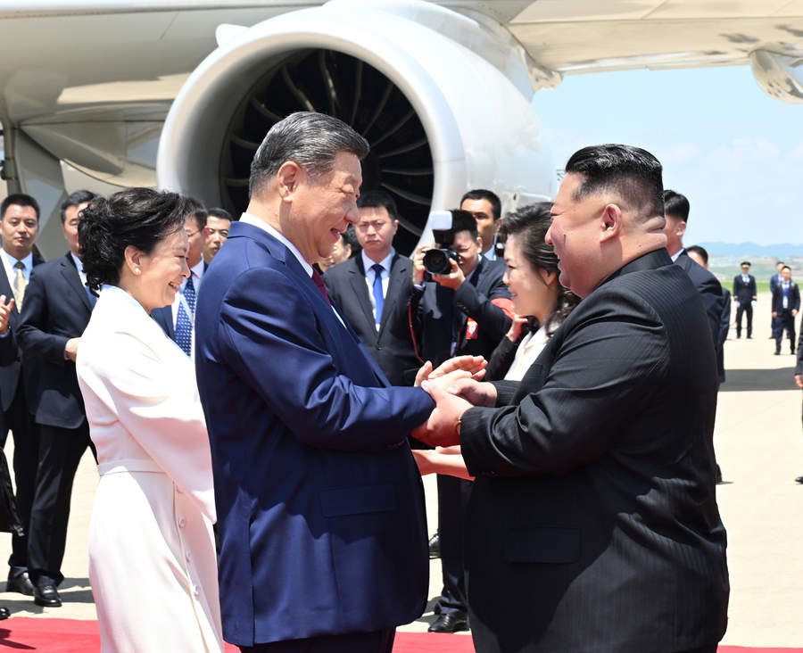 习近平抵达平壤开始对朝鲜进行国事访问
