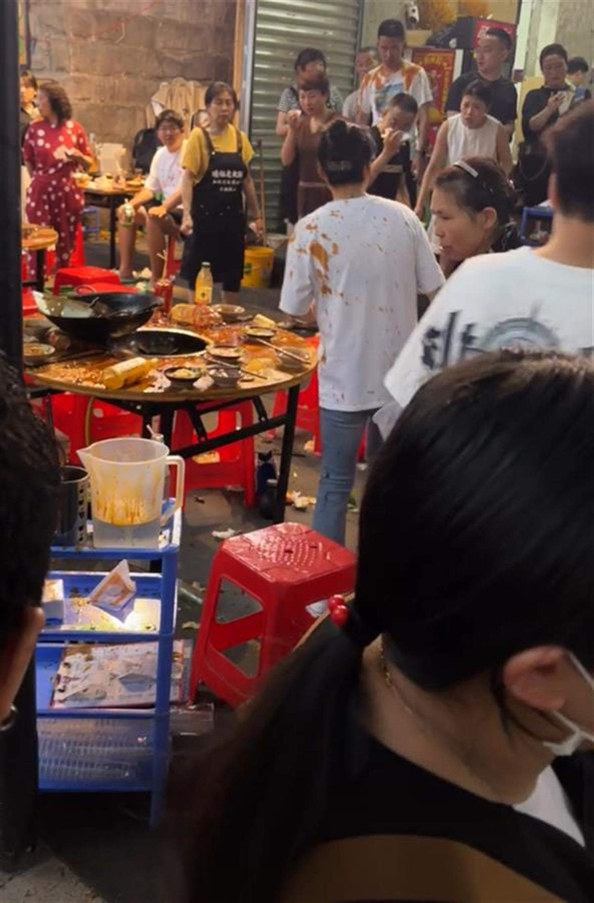 猫咪掉进火锅致多名客人被烫伤，店方：已赔客人数万元，会让肇事猫“打工”偿还