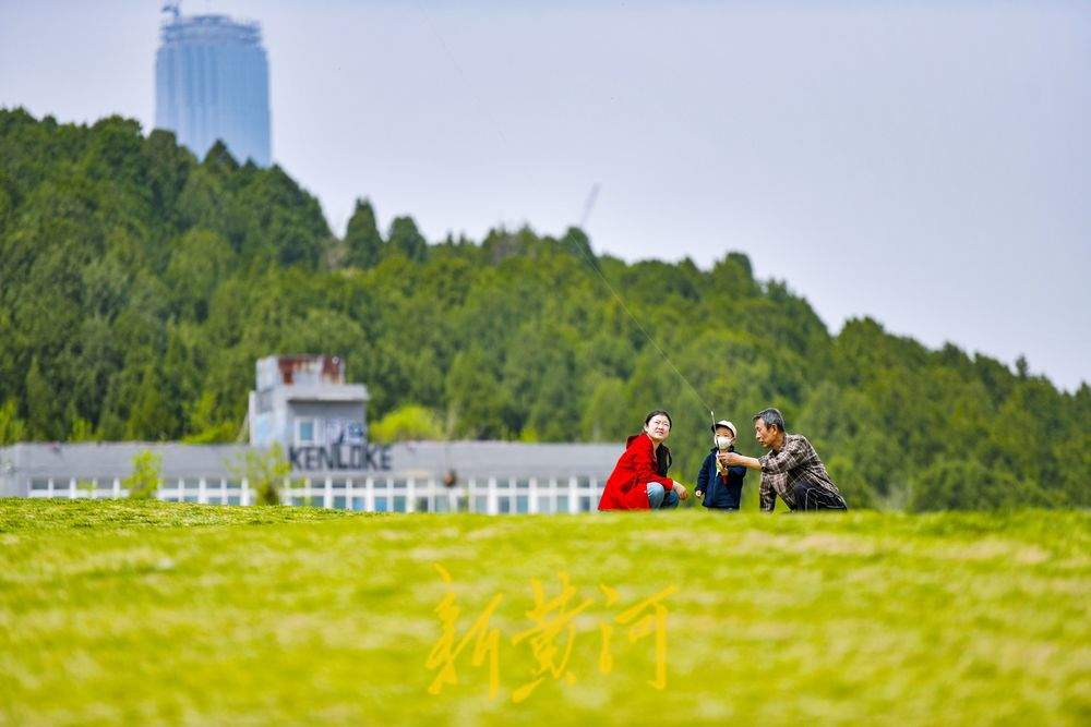 共享绿地仲春披绿 感受草原风情