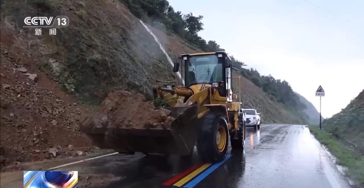 中央气象台继续发布暴雨黄色预警 皖渝两地及时展开抢险排涝