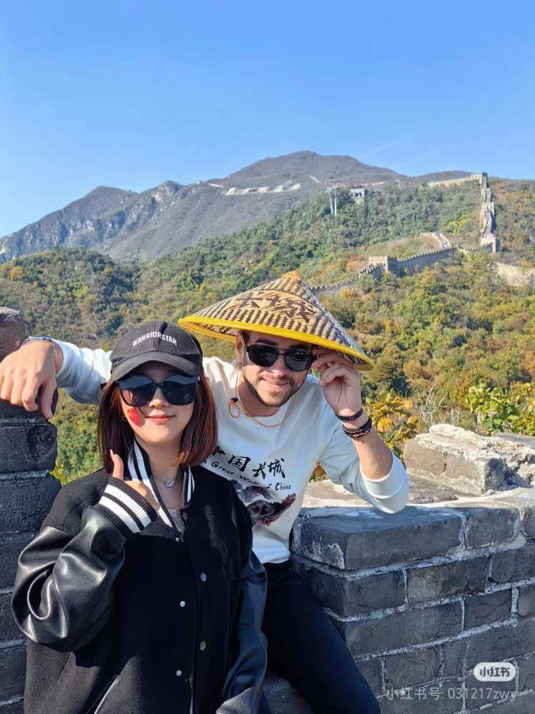 大学生有了兼职新赛道：做外语导游 有的一天能赚上千元