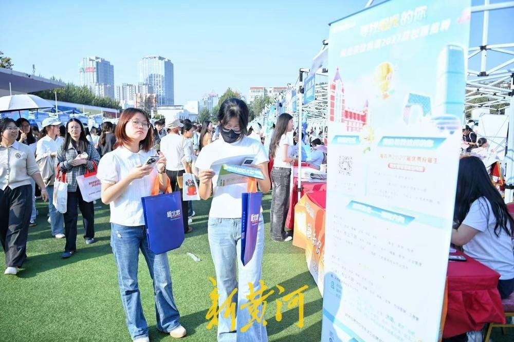 秋招揽才正当时 驻济高校双选会现场火热