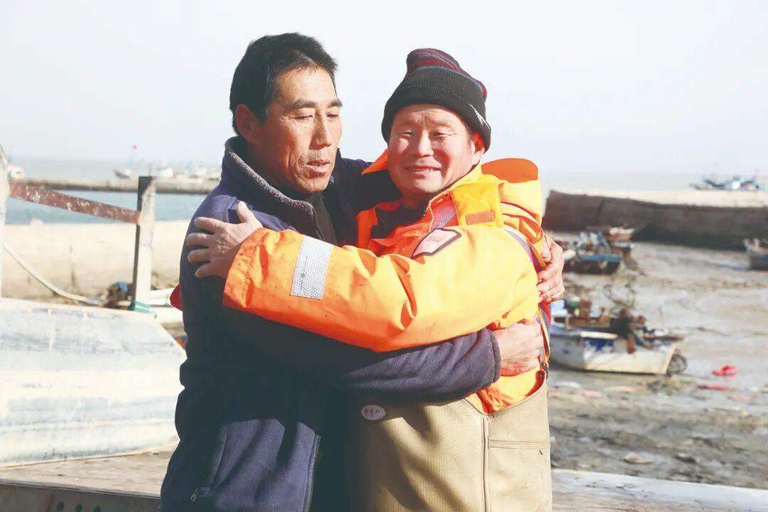 迟到四年的“感谢”！跳海救人英雄，我终于找到你了