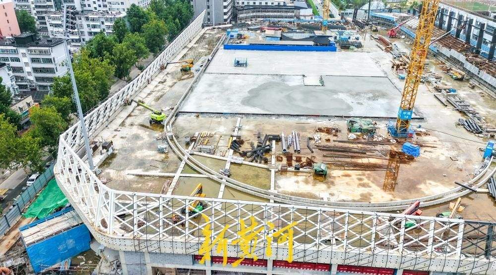 济南槐苑体育文化公园北地块运动场地初现雏形
