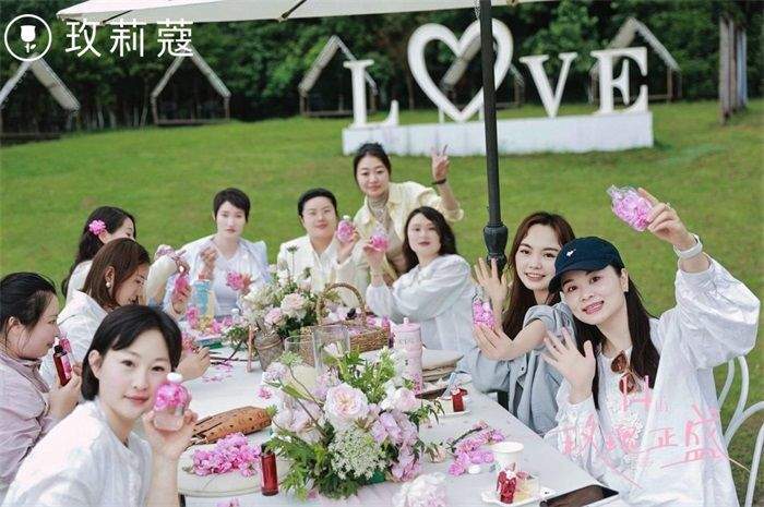 玫莉蔻14周年大马士革玫瑰溯源,以时光深耕,赴一场浅夏的温柔盛放