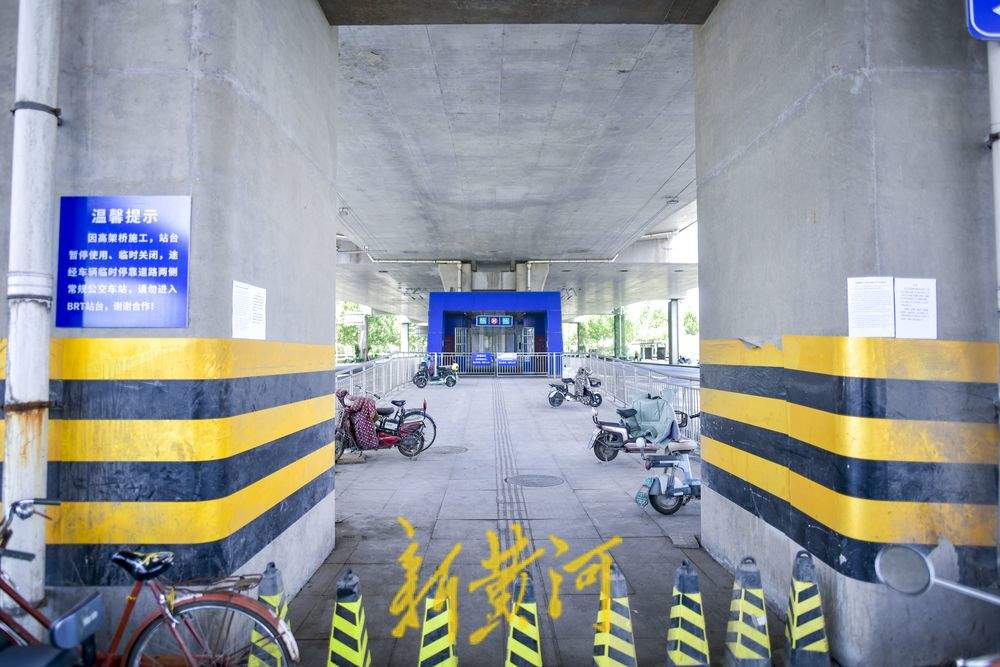 郭店立交桥西BRT站台临时停用 顶部老桥将实施顶升