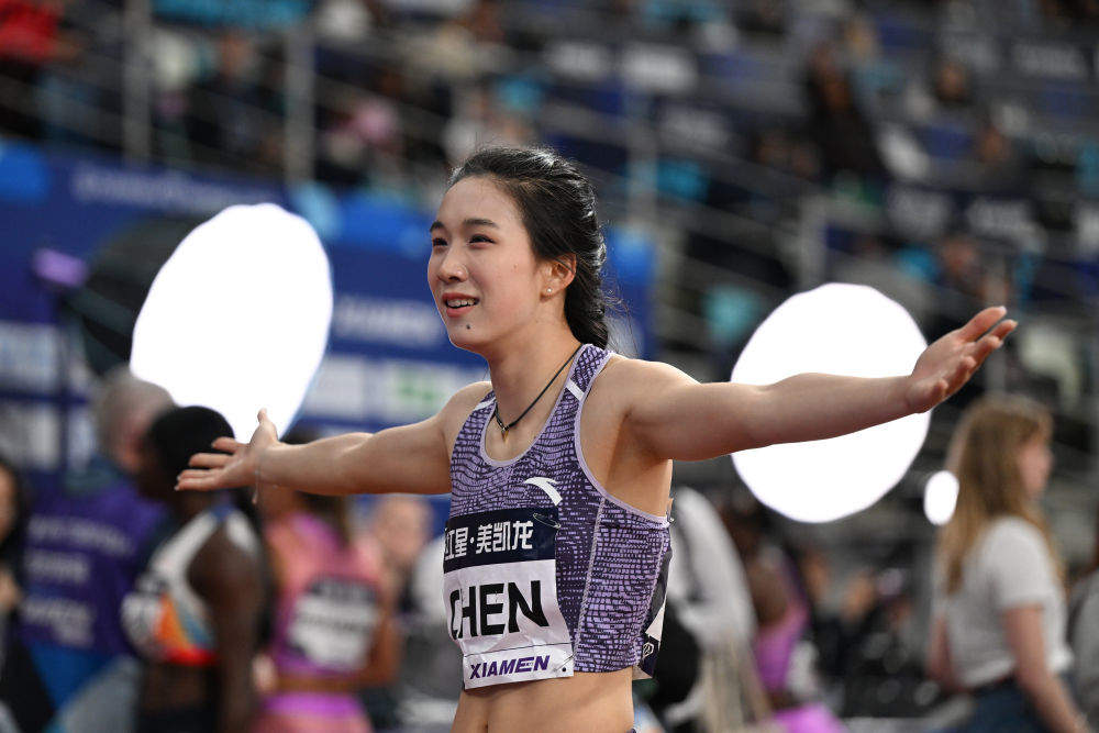 瓦霍尔姆刷新300米栏历史最快成绩