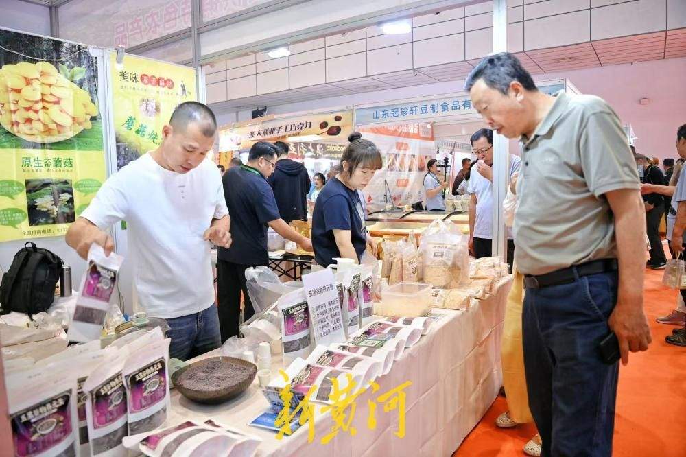 山东农产品交易会人气旺，市民淘购各地好品