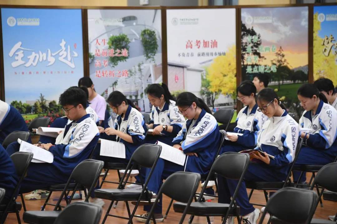 嚯！今天送考名场面，来了