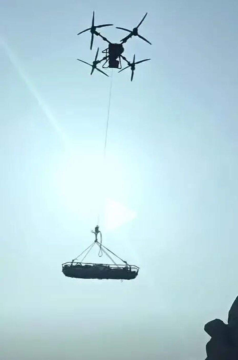 网红博主在崂山失足坠亡，出事前还在悬崖陡坡拍视频，几乎无防护措施