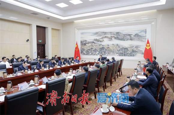 市委理论学习中心组进行集体学习 刘强主持并讲话 于海田韩金峰孙开连杨峰参加