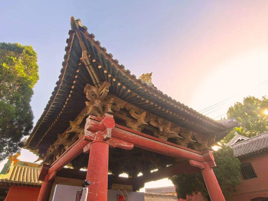 【何以中国·屋檐上的文脉】屋檐藏文脉 古台续新声