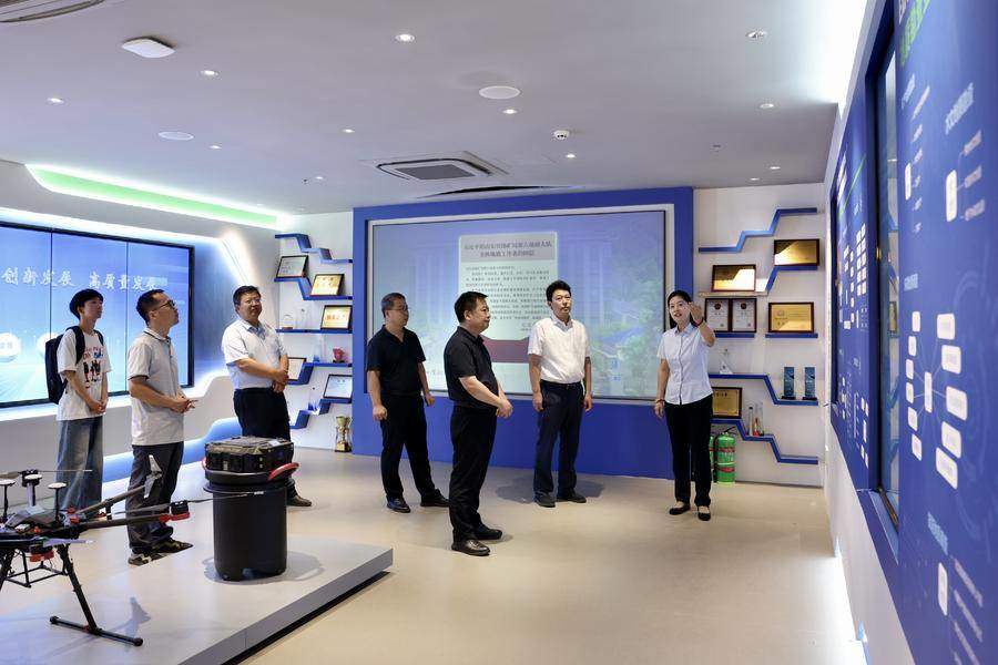 齐鲁工业大学经管学部山东省科技发展战略研究所到山东省地矿局地质测绘院座谈交流
