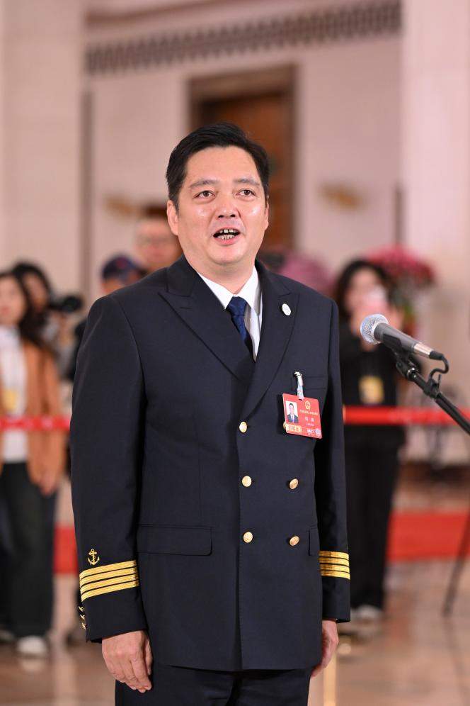 两会现场声丨听，“代表通道”上的民生温度