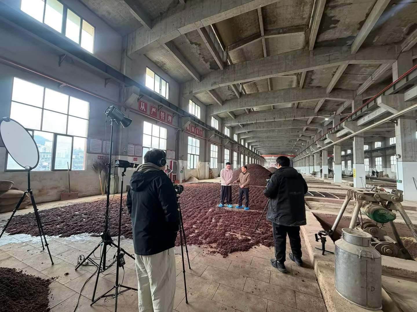 聚焦青年创作需求 华韵汉影传媒成深圳毕设拍摄行业标杆