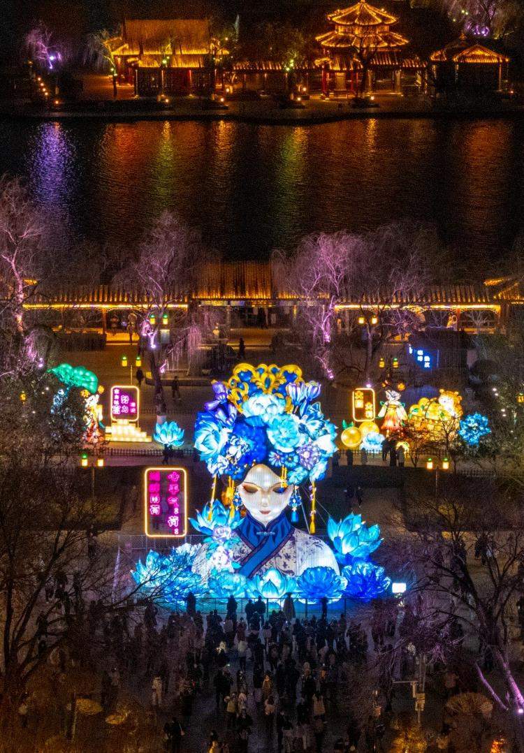 游船赏灯专线来啦!“湖畔雨荷”与趵突泉花灯一站式打通