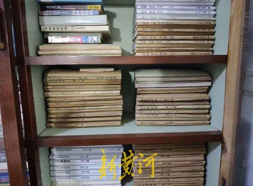 济南72岁老人爱好剪报，50年手工制成50册“剪报集”