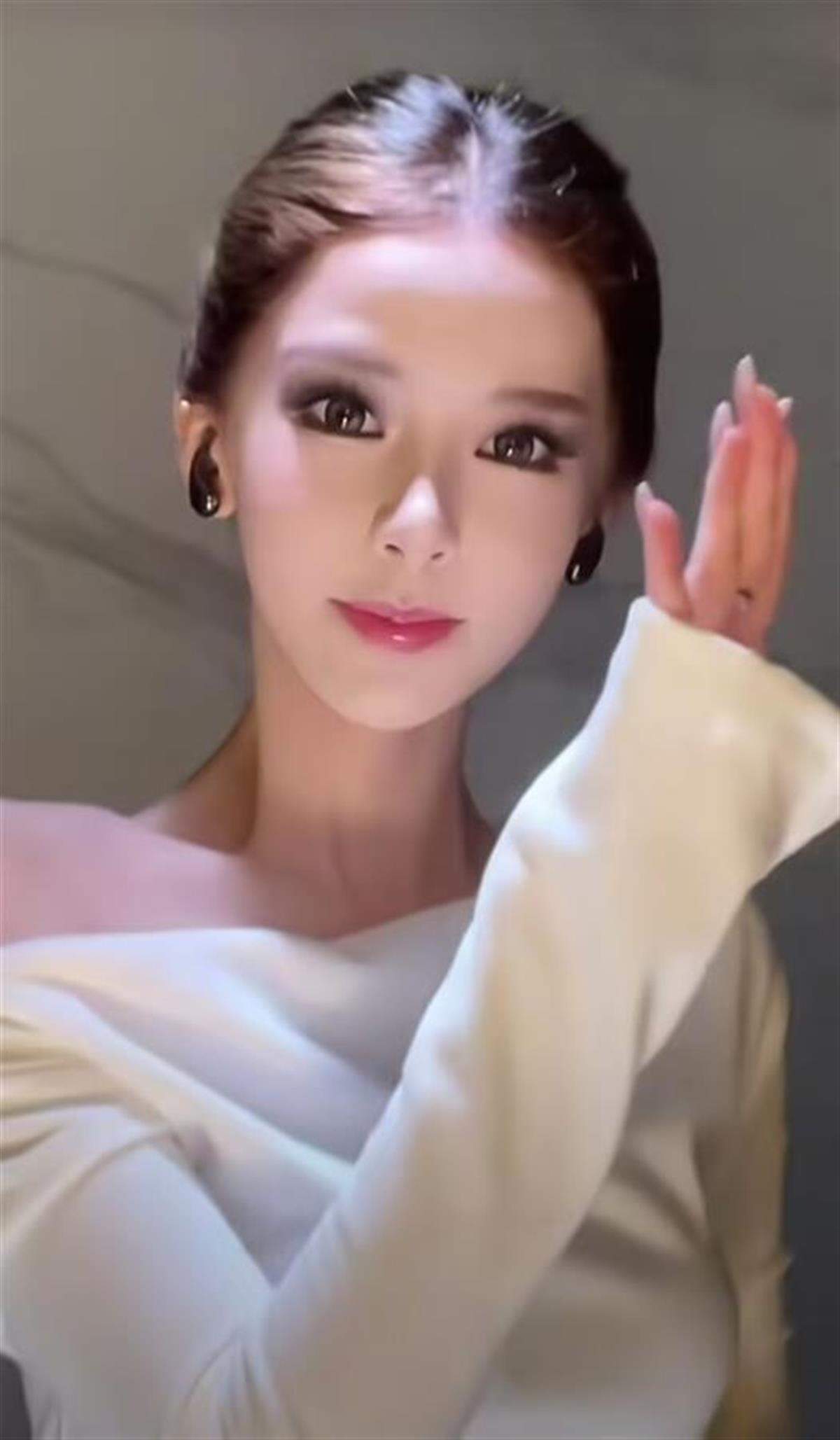 600万粉丝女网红“迅猛龙”上岸复旦？校方：所有考生公平考试