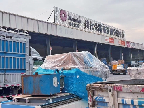 济南一物流园货车管理费上调引质疑