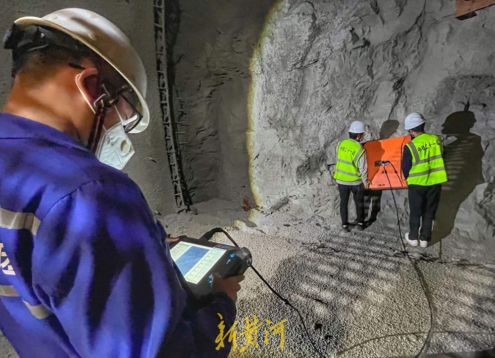 济枣铁路青铜山隧道迈向正洞施工阶段 正线全长268.48公里,共设济南东、邹城、台儿庄等10个车站