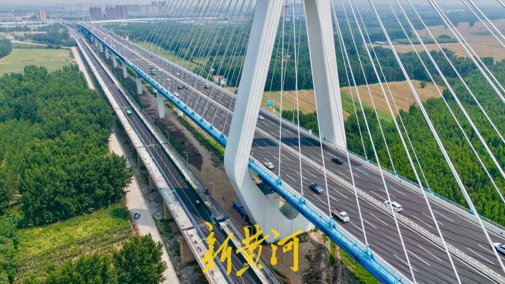 济南黄河大桥老桥中间车道换新装恢复通行