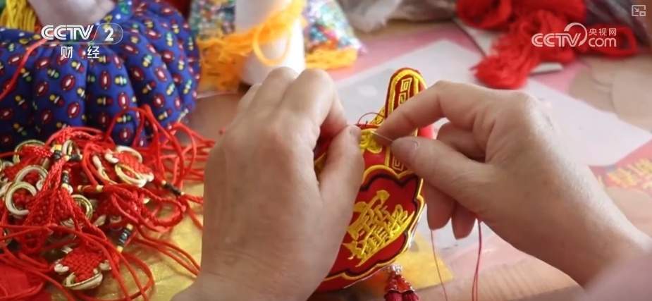 国潮风劲吹赋能“端午经济” 传统民俗激活消费新引擎