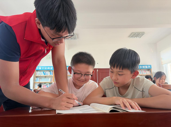 当“全国文明镇”遇上“青春志愿红”泉城义工 山东交通学院志愿服务团与长清区双泉镇携手打造暑期儿童“快乐驿站”