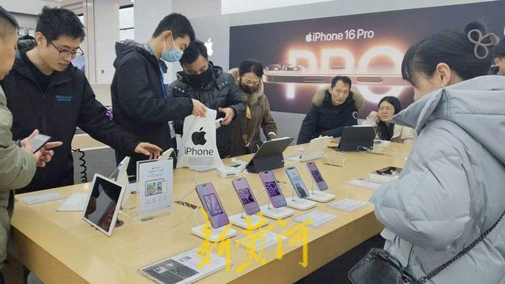 “手机国补”落地济南首日 数码卖场产品销量翻番