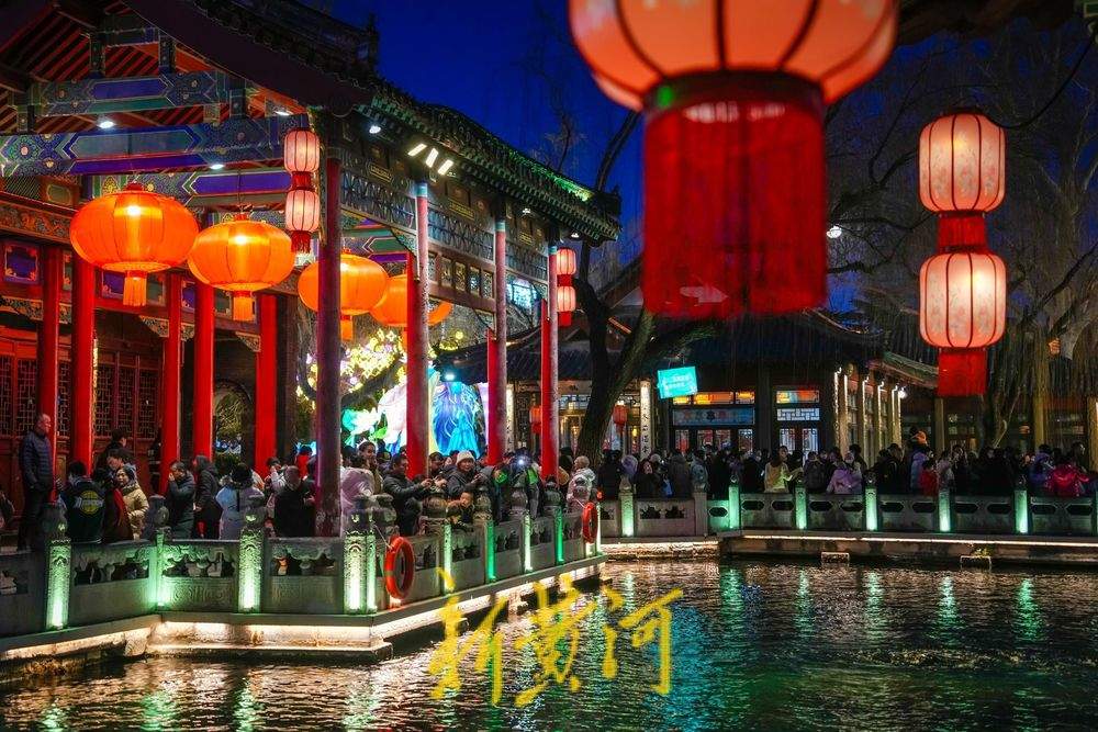 “泉”在济南过大年｜正月十五花灯俏，璀璨泉城迎客潮