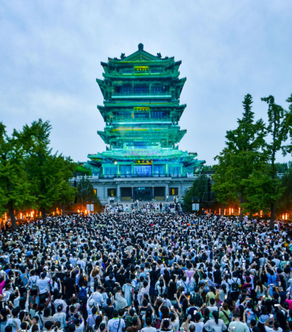 超然楼“3D MappingShow”继续上演 现场成“手机海洋”