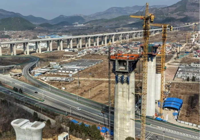 济枣铁路项目全面复工复产，全线18座隧道中已有6座实现贯通