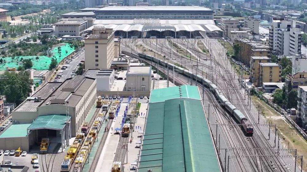 新华视点｜多元交流共筑丝路情！首趟中国－中亚国际人文旅游专列运行记