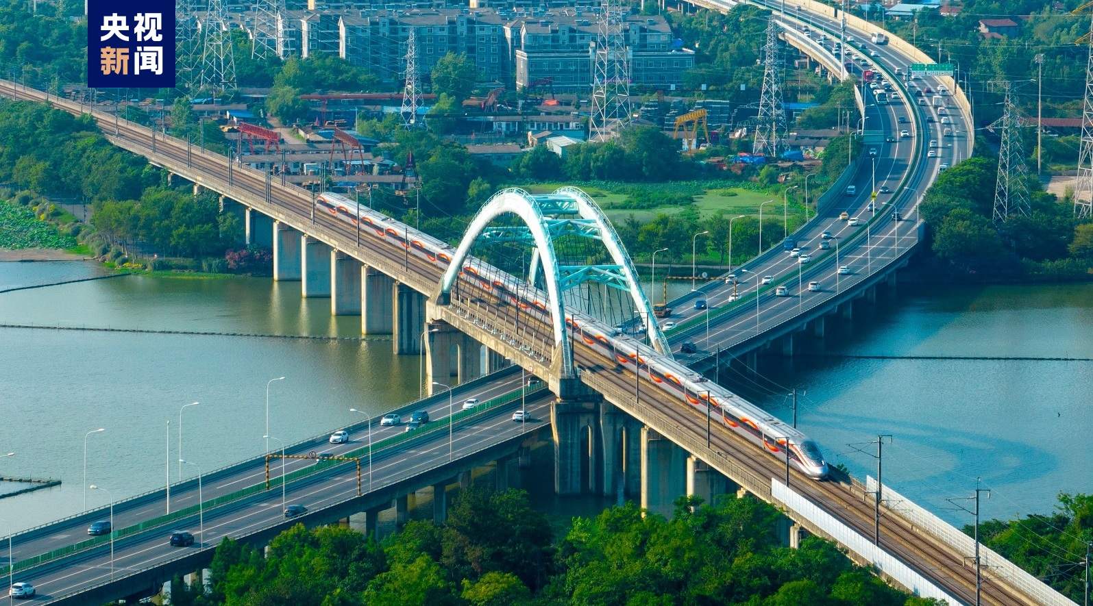 全国铁路实行新的列车运行图