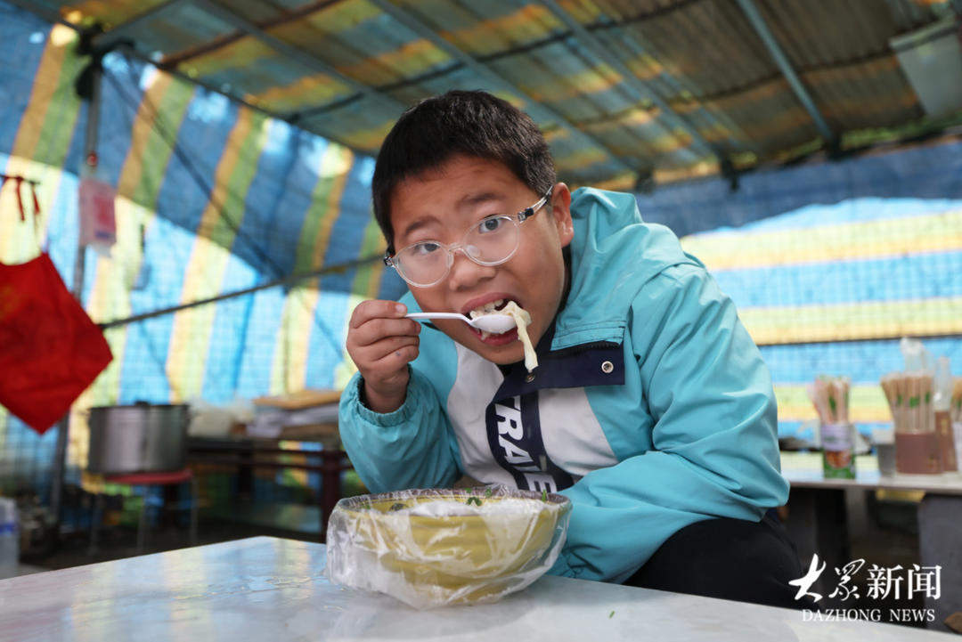 煎包、饺子、糖葫芦……山东“网红”大集到底有多好吃？