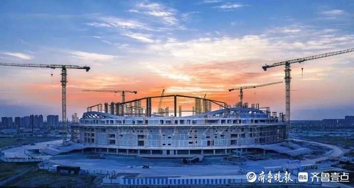 项目强省会｜新进展！济南黄河体育中心足球场屋盖项目管桁架顺利合龙