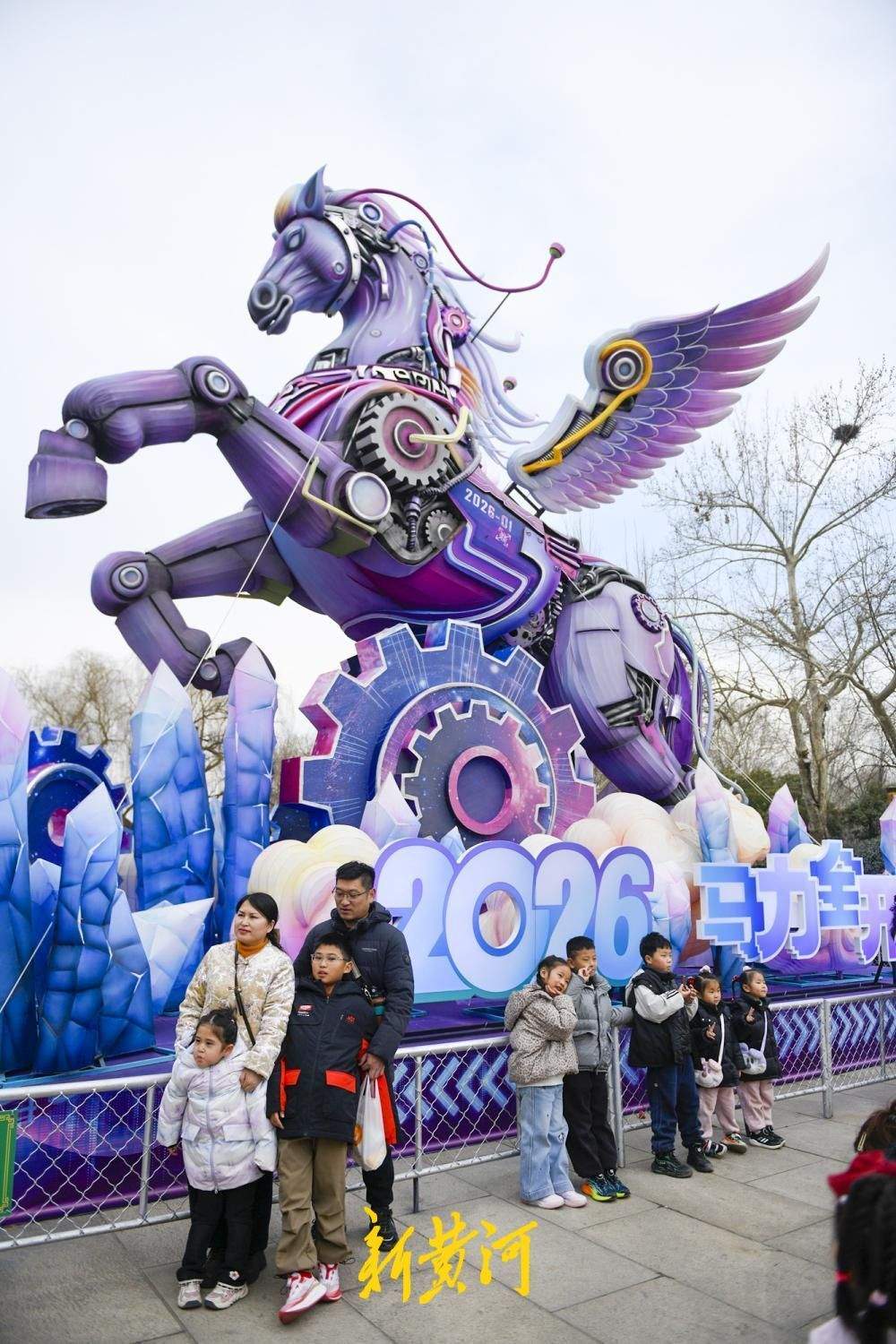 大明湖“机械马”花灯走红 科技感点亮泉城新春