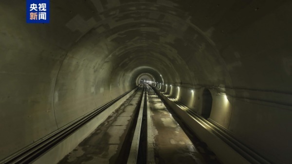 成渝中线高铁重庆段隧道全线贯通