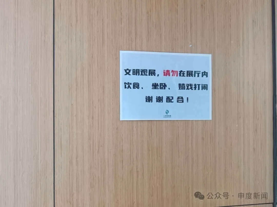 10月龄婴儿上海动物园内喝奶瓶被驱赶，园方称做法合规无需道歉，网友吵翻