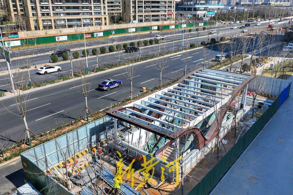 轨道交通4号线地下车站出入口初露端倪