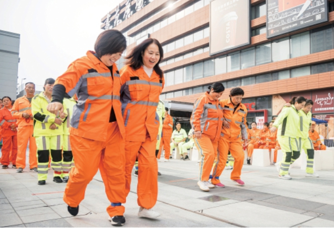 执环卫改革之笔 书品质温暖答卷 惟实励新激发市中城市管理新活力