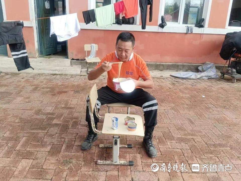 “烟台蛟龙”完成葫芦岛救援任务，全部队员安全抵达家乡