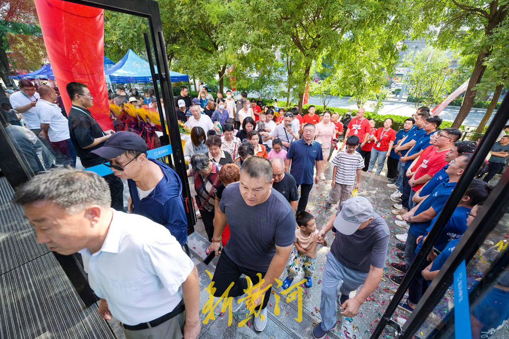 盒马鲜生印象济南店迎客首日 折扣多多现场火爆
