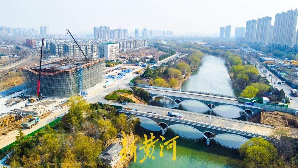 济南小清河双跨河桥临时封闭 腾出空间建腊山河西路北延高架