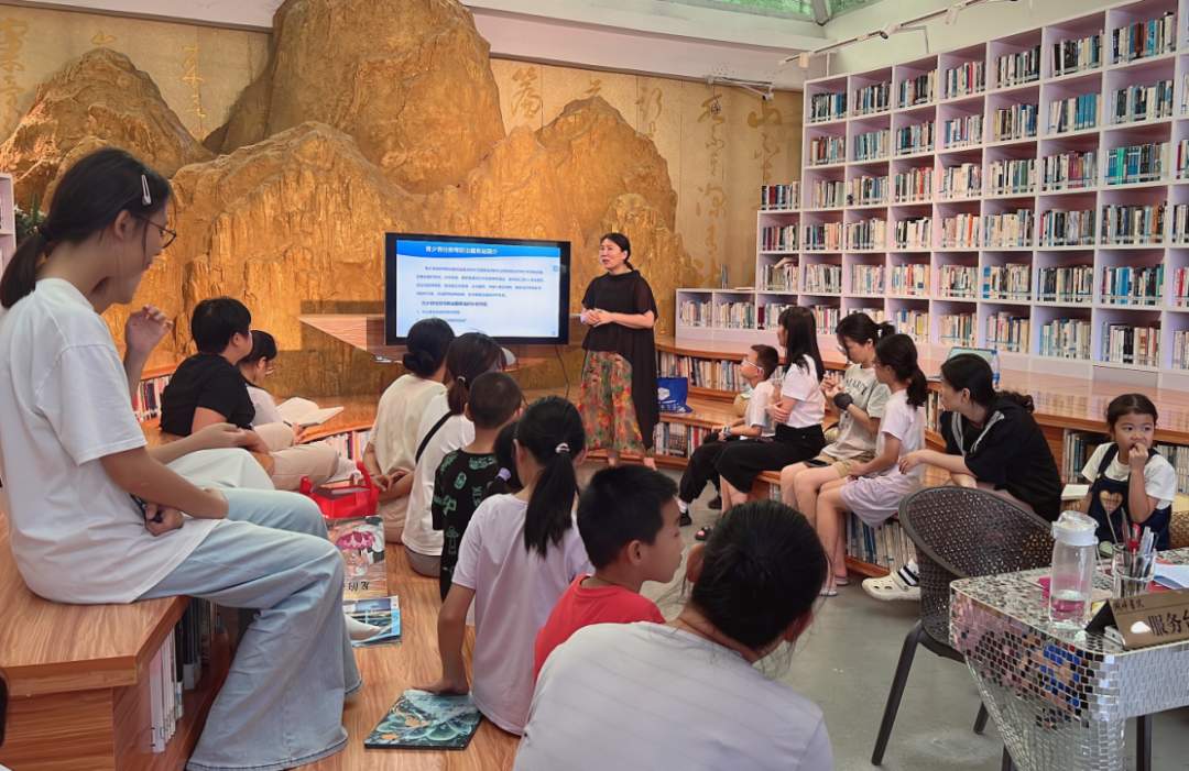 青少年脊柱守护行动——挺起少年脊梁