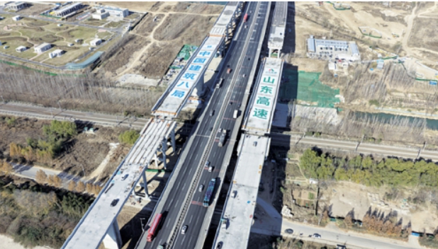 京台高速齐济段改扩建项目 上跨京沪铁路三四线立交桥成功转体