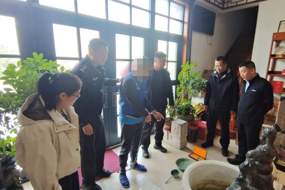 “盗墓秘笈”背后的激烈交锋，比影视剧更惊险！