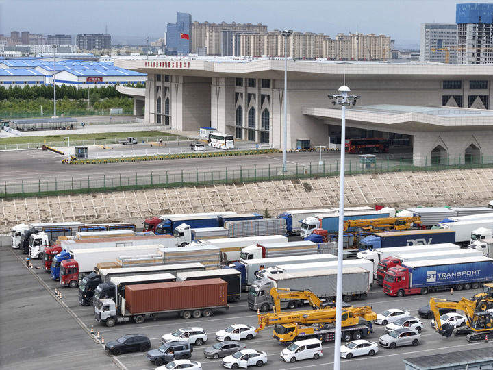 亚欧通衢向未来——沿着高速看新疆立体交通新图景